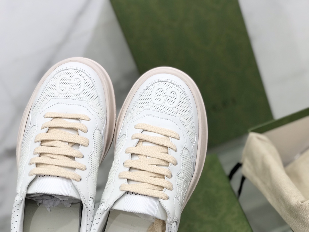 Gucci GG-Stamped Sandals: Fun Retrospect with Deep Brand Labels - 图片 5