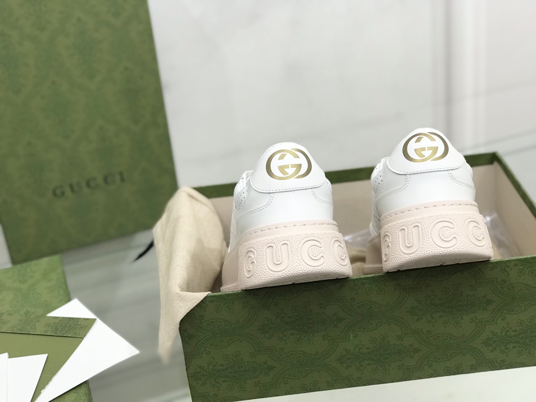 Gucci GG-Stamped Sandals: Fun Retrospect with Deep Brand Labels - 图片 6