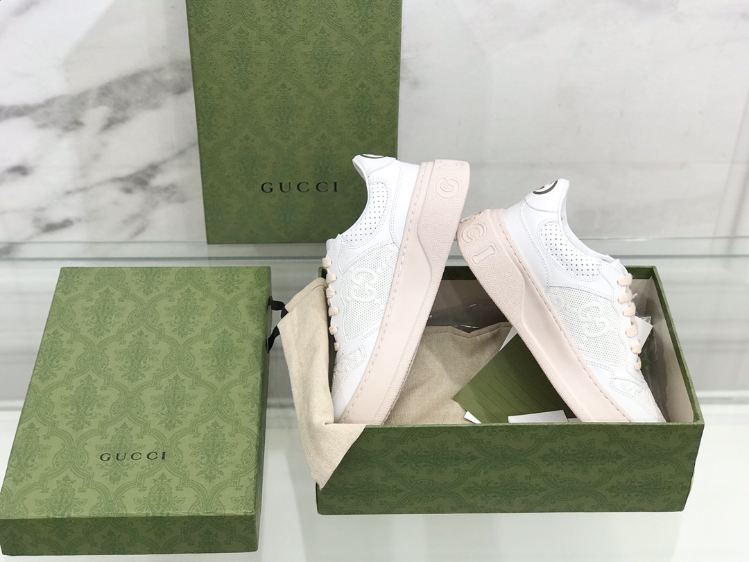 Gucci GG-Stamped Sandals: Fun Retrospect with Deep Brand Labels - 图片 4