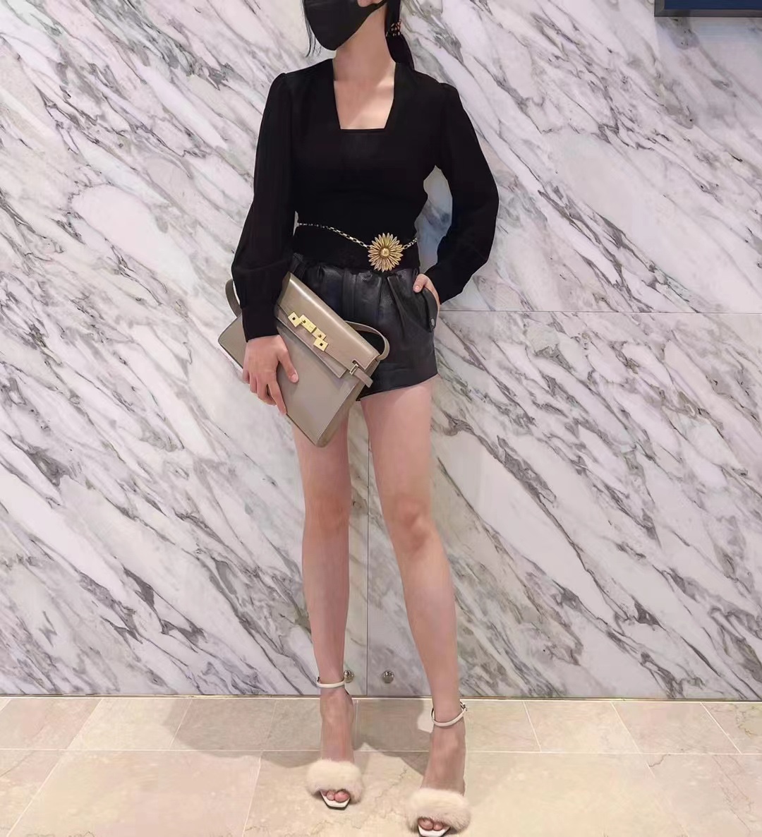 Ysl 𝑴𝒂𝒏𝒉𝒂𝒕𝒕𝒂𝒏 29CM曼哈顿法棍包 579271杏色牙签纹金扣
