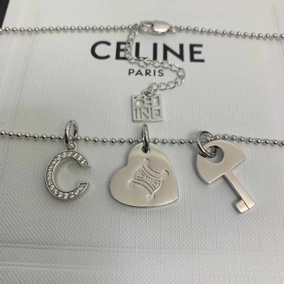 【95】𝗖𝗘𝗟𝗜𝗡𝗘 新款 赛琳 中古凯旋门项链 黄铜材质雕刻镂空图案!超炸Chic感 ,优雅时尚、文艺个性,带给你时髦体验 墙裂推荐