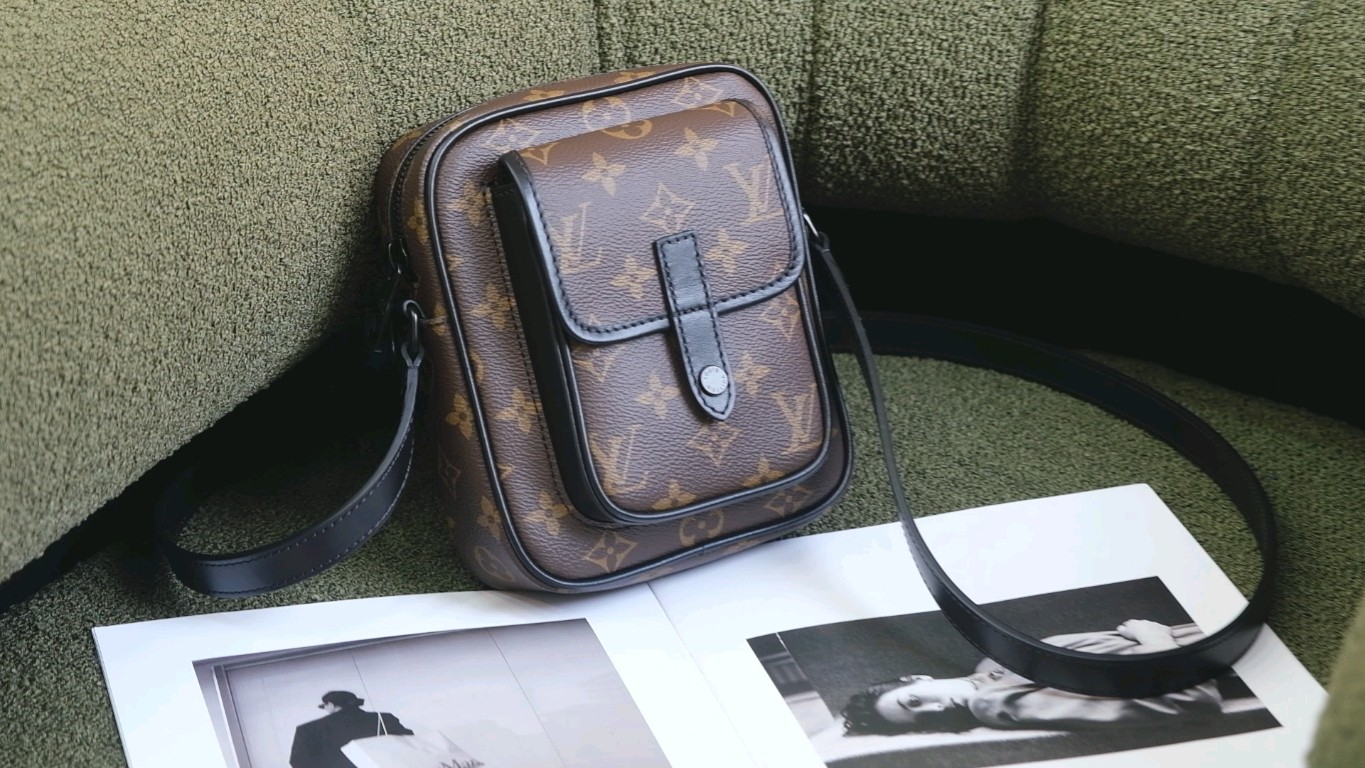 Where To Buy The Best Replica
 Louis Vuitton LV Christopher Camera Bags Fashion Designer
 M69404