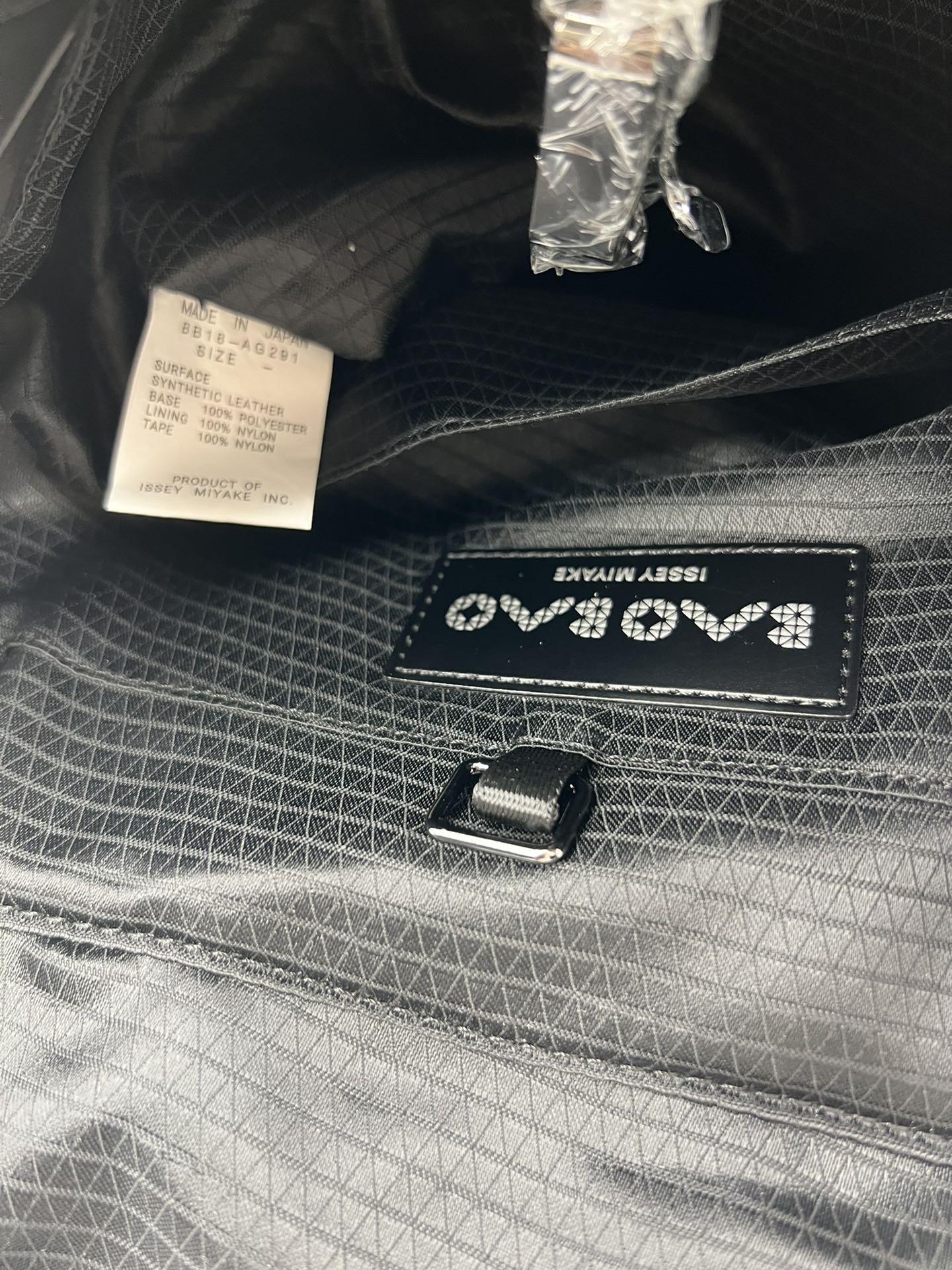 Issey Miyake ～三宅一生 9月新款翻盖背包双肩包