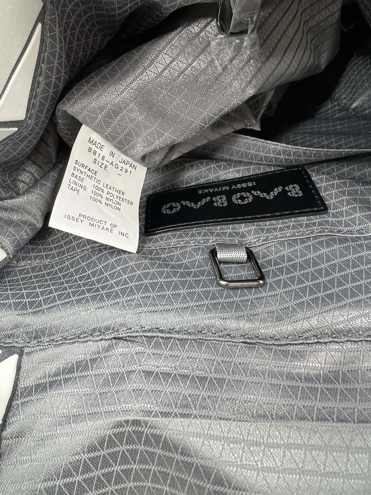 Issey Miyake ～三宅一生 9月新款翻盖背包双肩包
