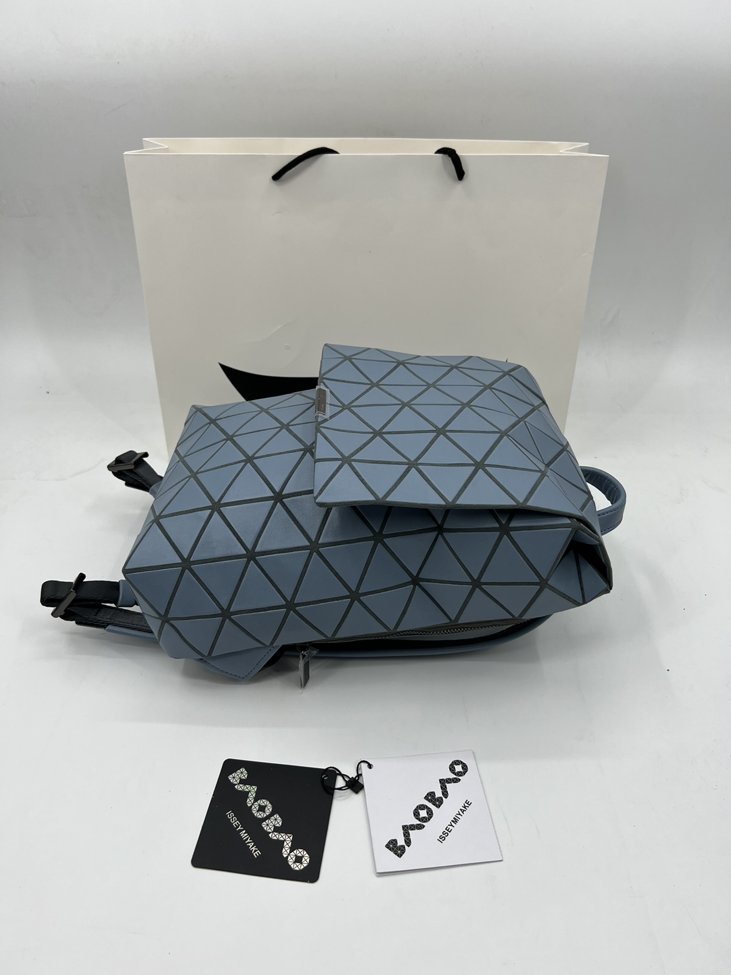 Issey Miyake ～三宅一生 9月新款翻盖背包双肩包