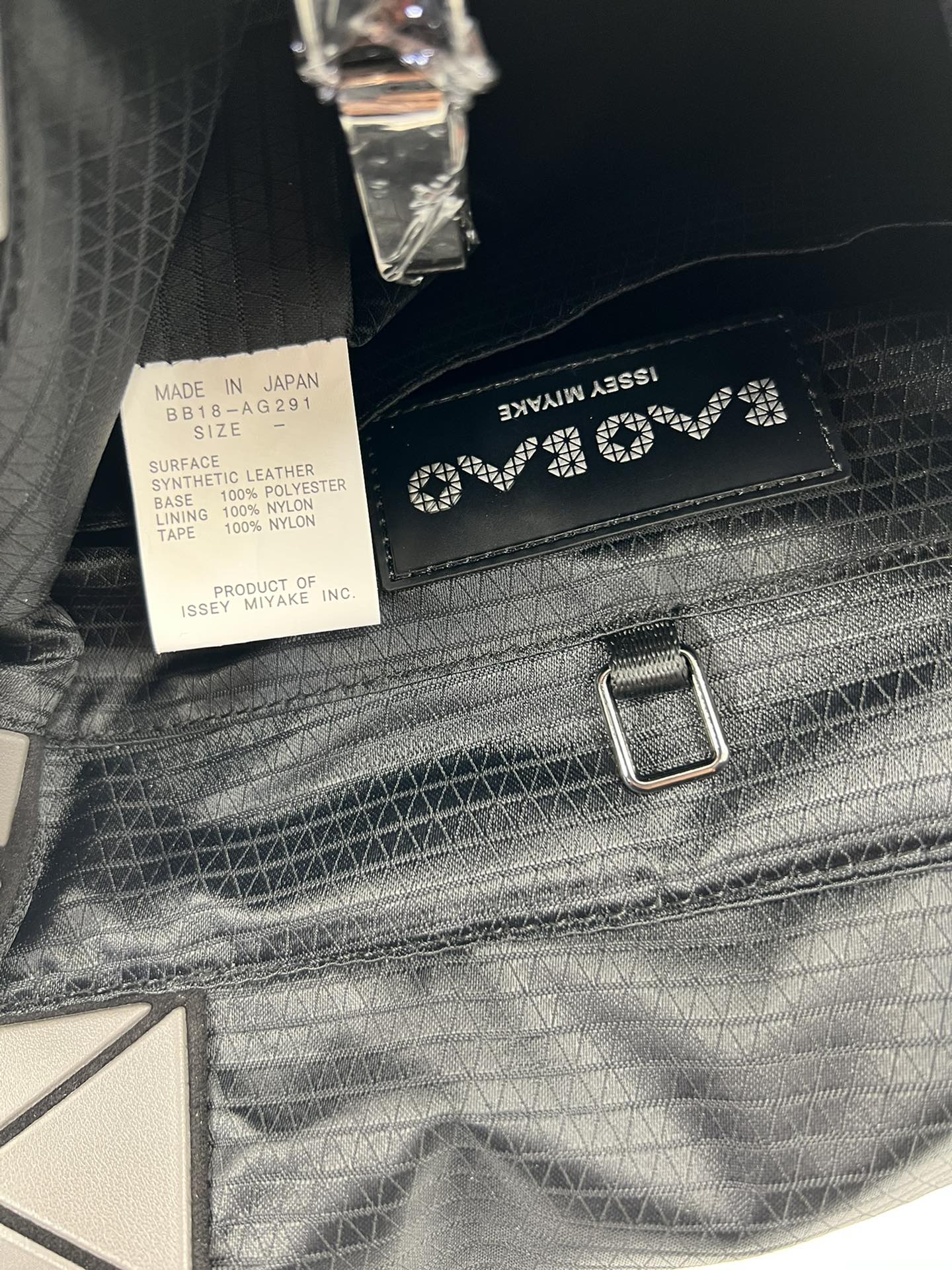 Issey Miyake ～三宅一生 9月新款翻盖背包双肩包