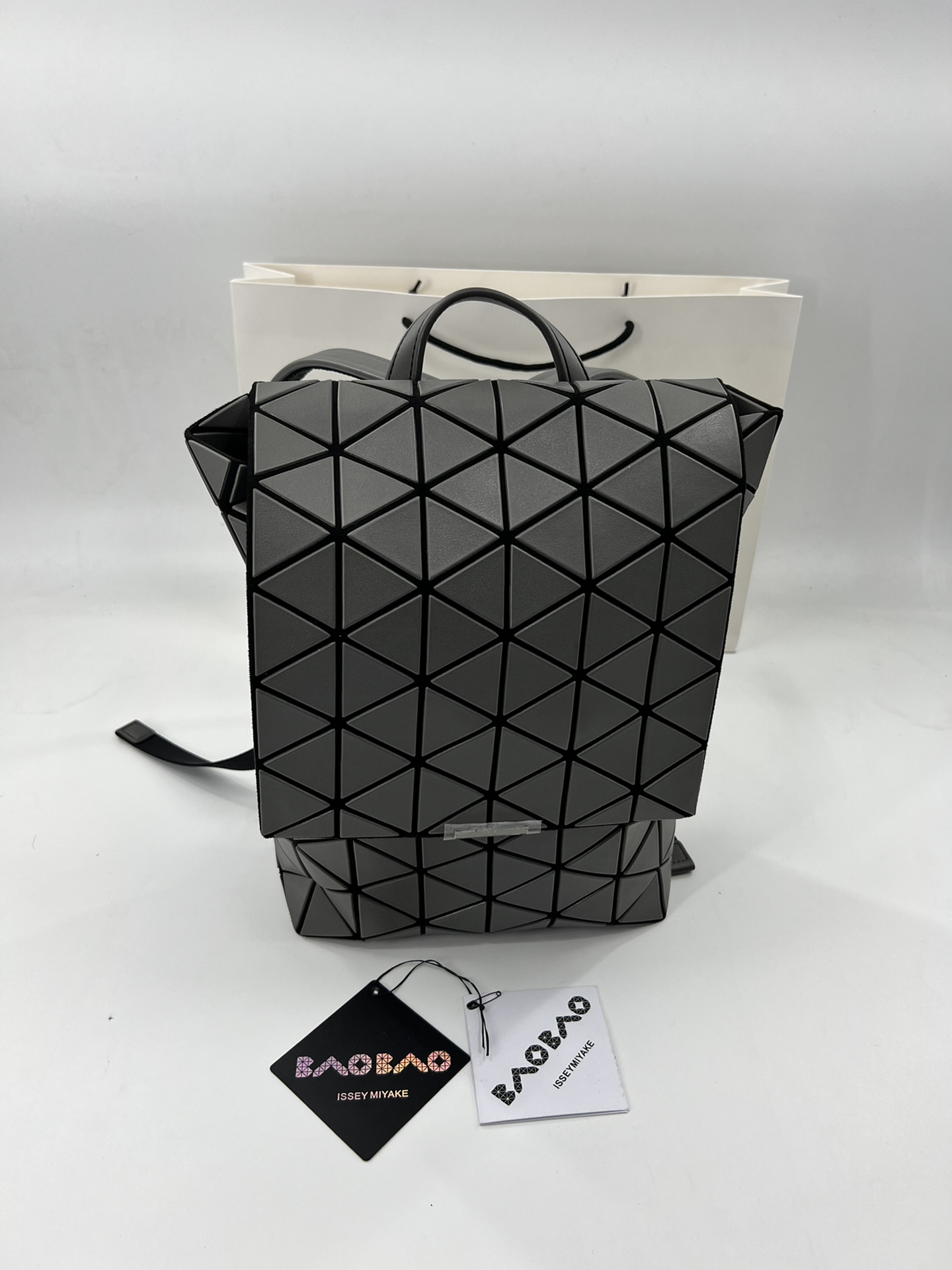 Issey Miyake ～三宅一生 9月新款翻盖背包双肩包