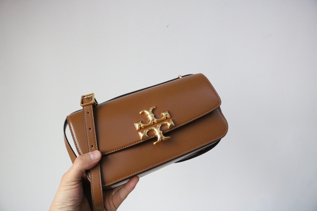 Tory Burch ～89644 焦糖色 Tory Burch Eleanor包袋版型挺括 采用柔软的意大和皮革制成
