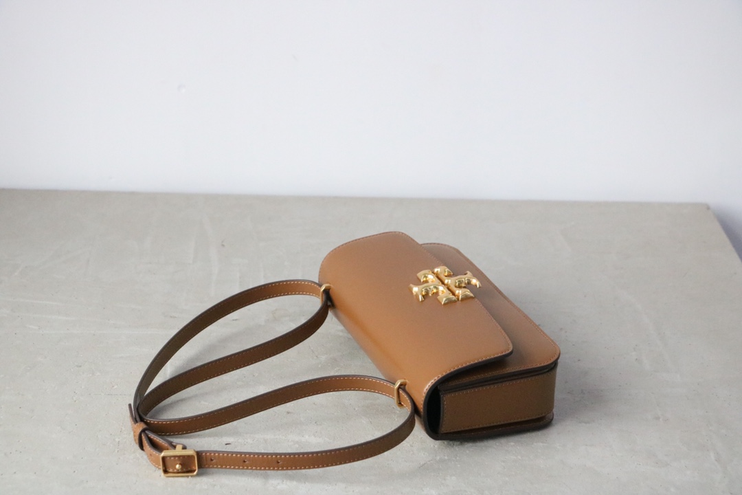 Tory Burch ～89644 焦糖色 Tory Burch Eleanor包袋版型挺括 采用柔软的意大和皮革制成