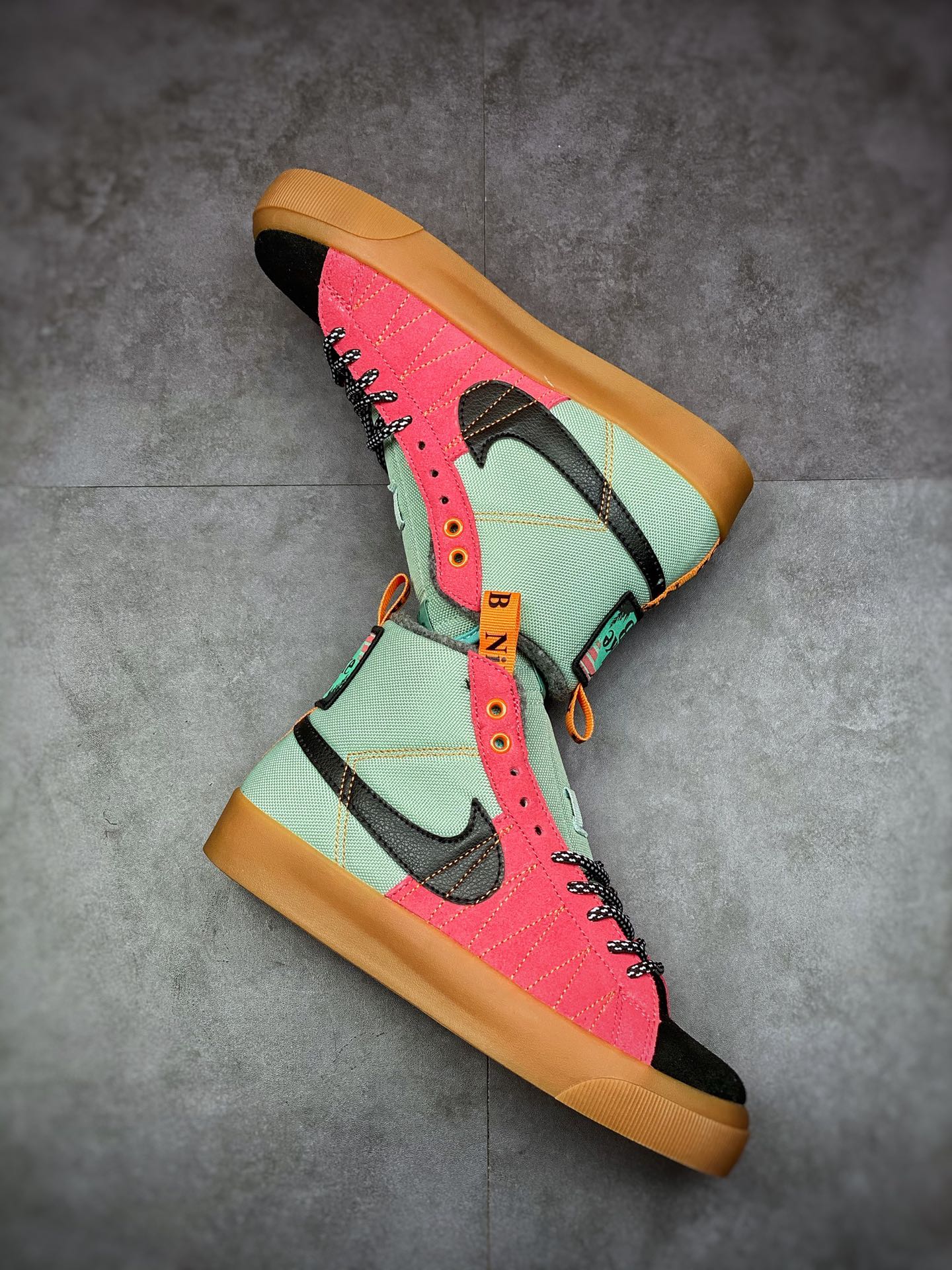 160 Nike SB Zoom Blazer Mid PRM 滑板鞋DC8903-301