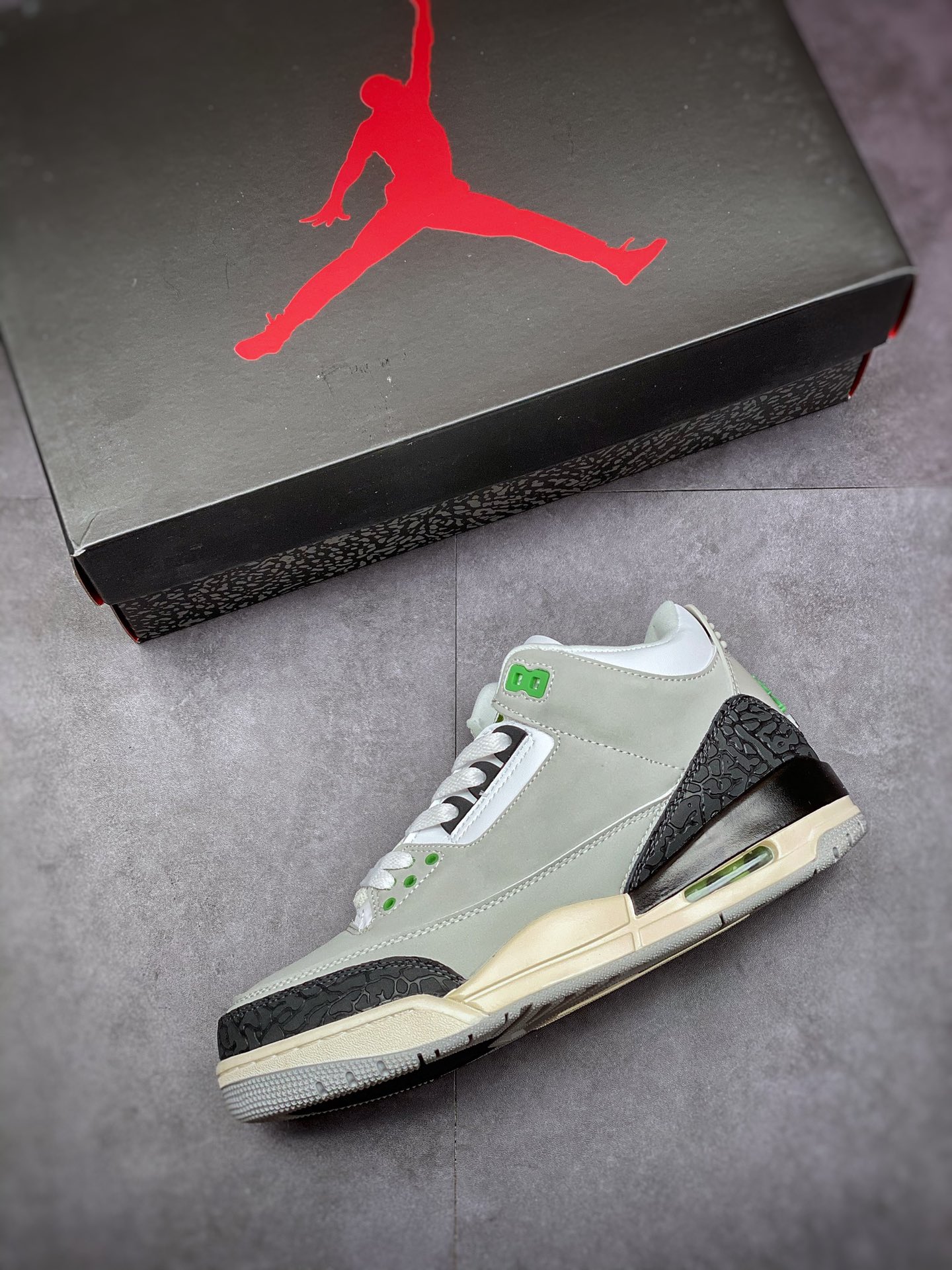 240 Air Jordan 3 Retro“Chlorophyll” 叶绿素/灰绿手稿 136064-006