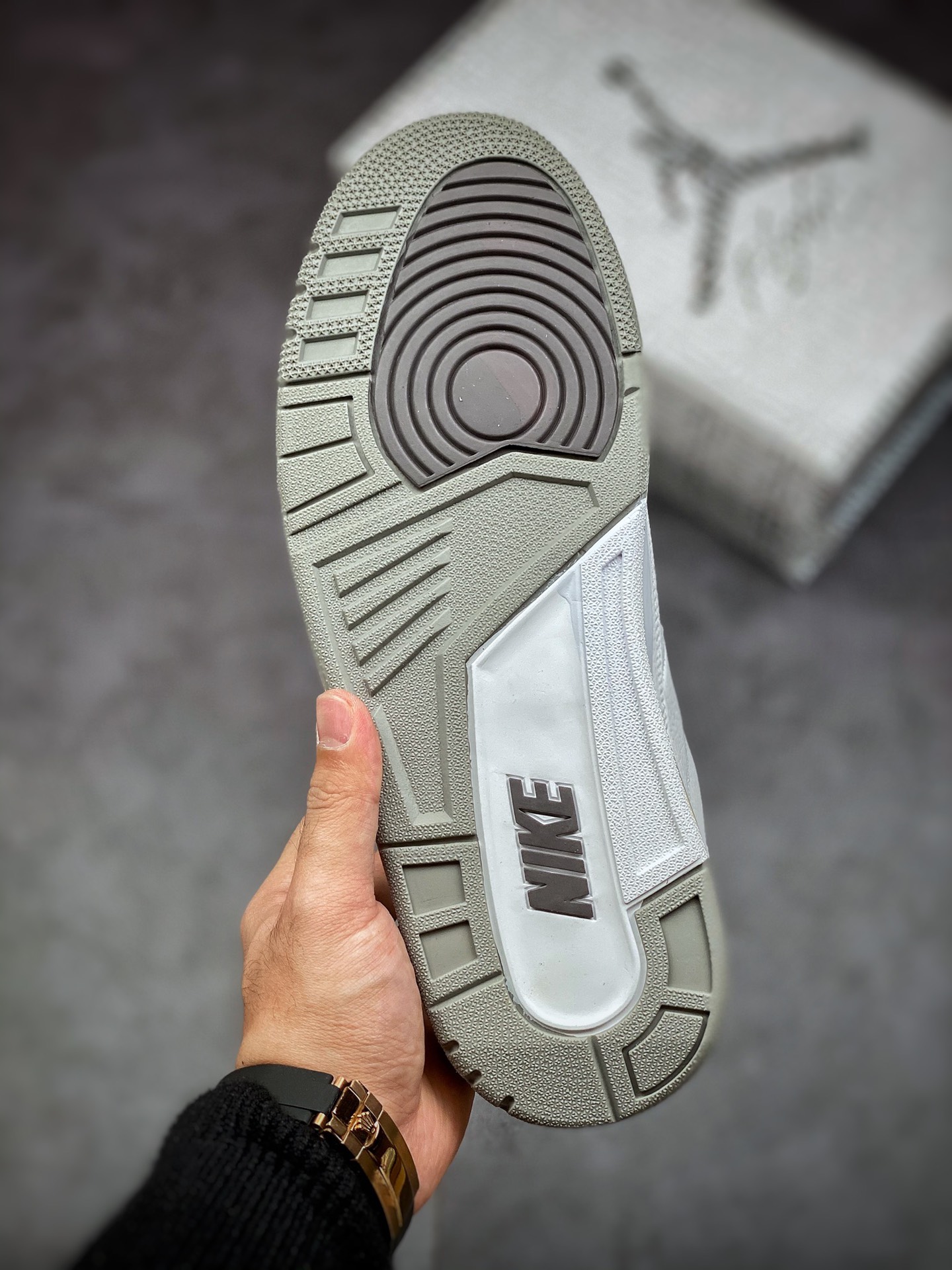 260 Air Jordan 3 Retro“Medium Grey” 米白灰 DH3434-110