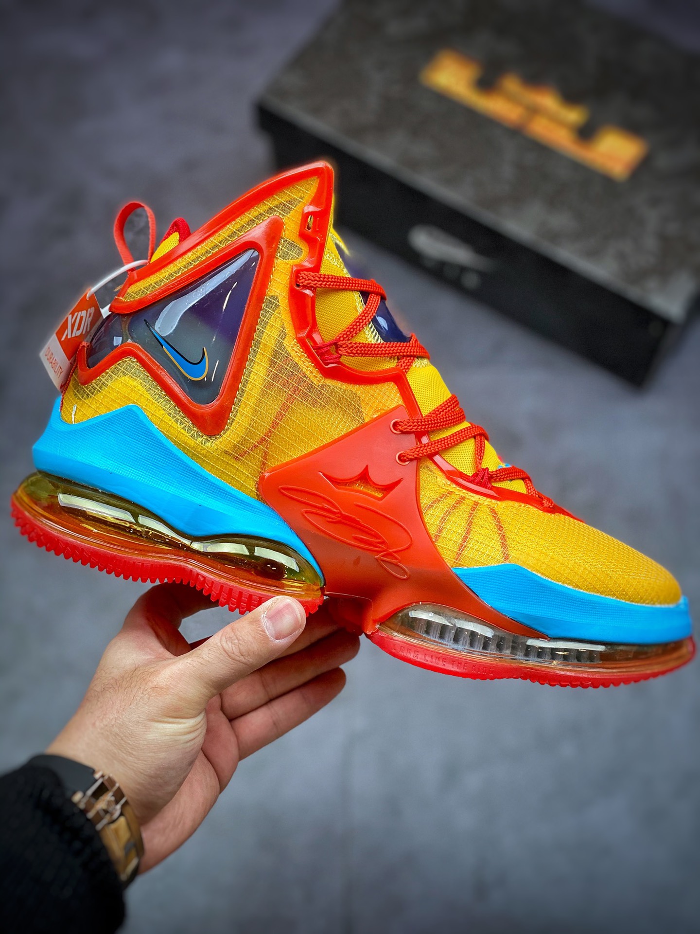 280 NIKE LeBron 19 红黄蓝詹姆斯总冠军战靴 DC8338-800