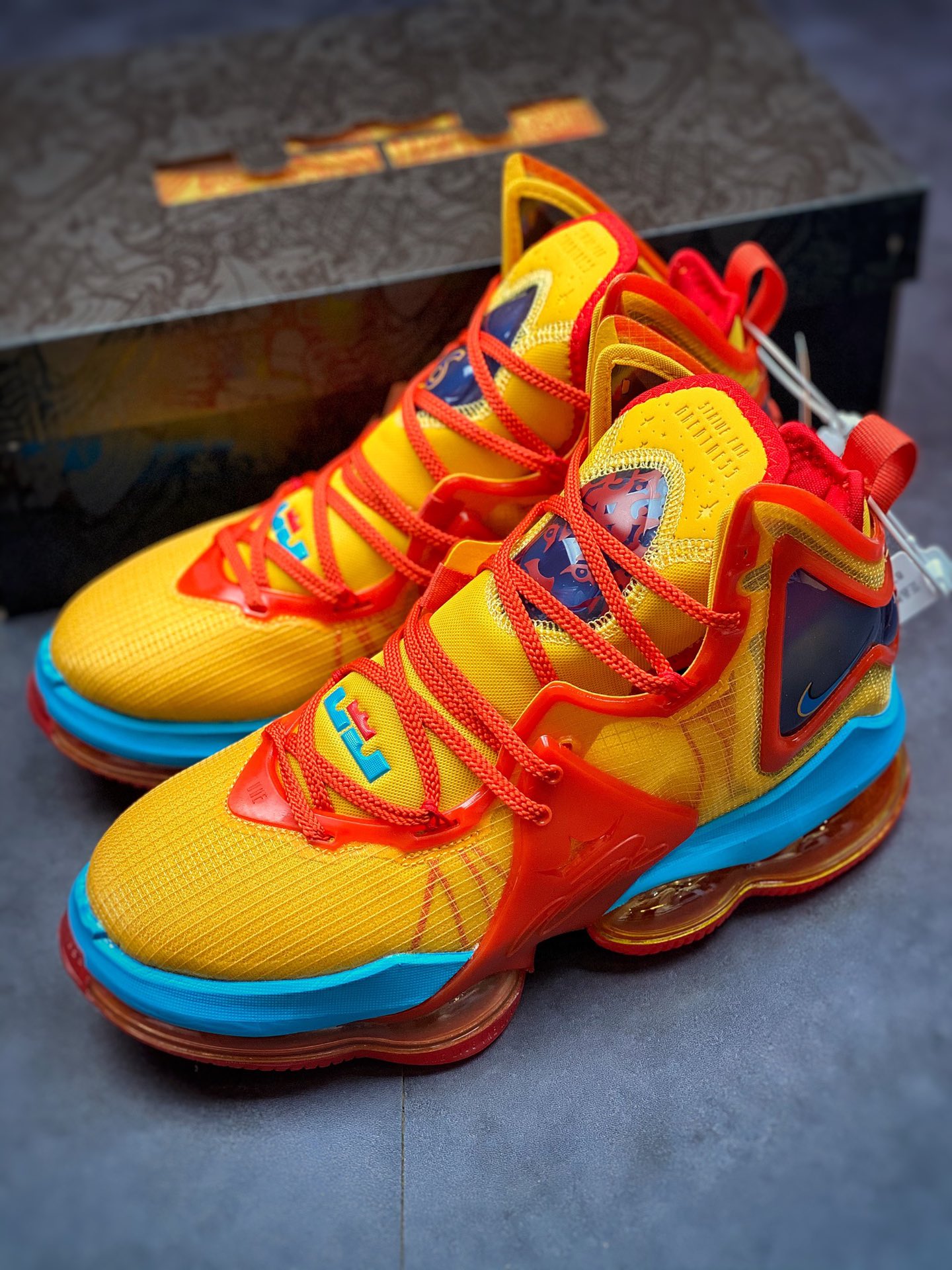 280 NIKE LeBron 19 红黄蓝詹姆斯总冠军战靴 DC8338-800
