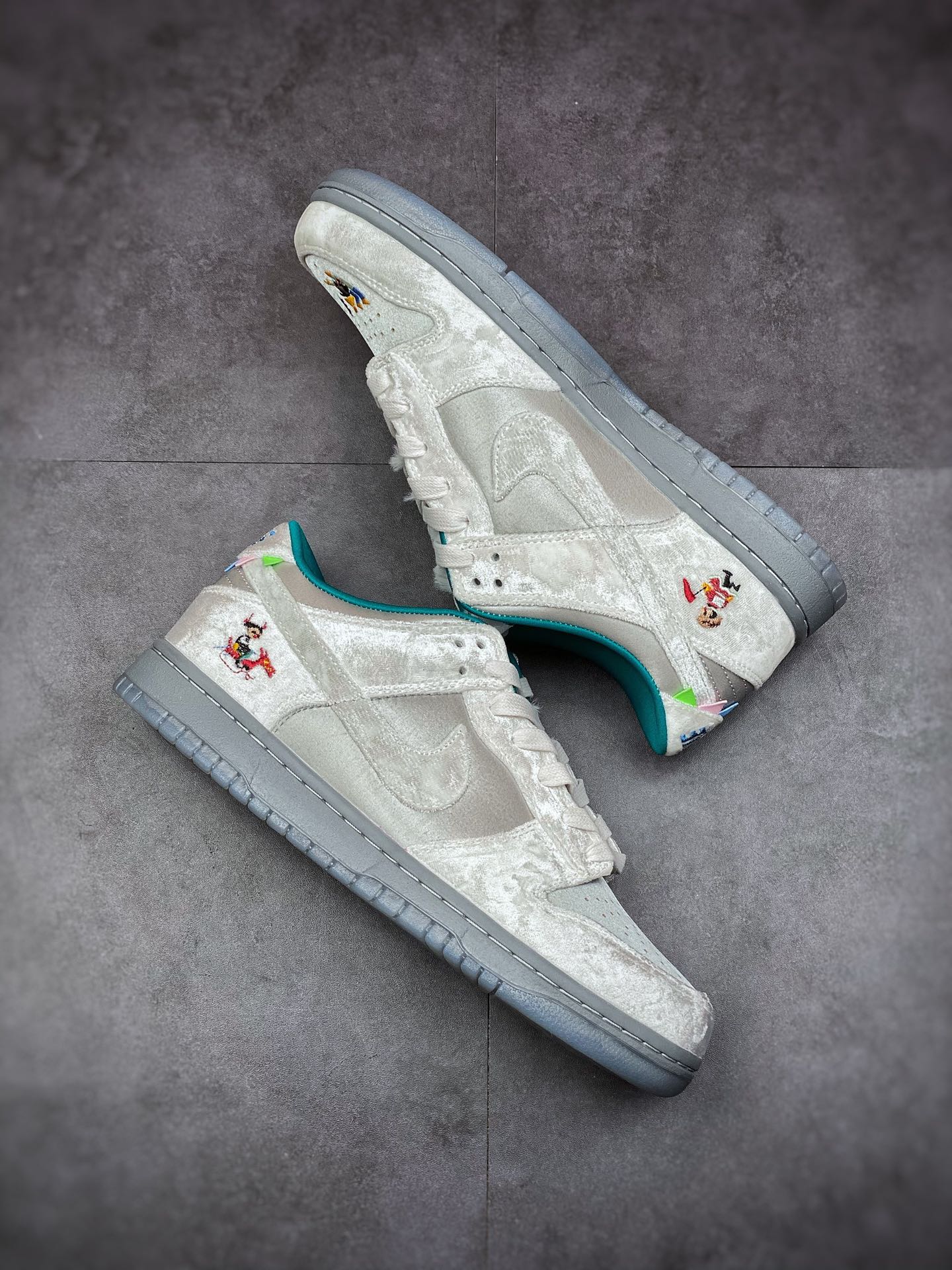 300 Nike Dunk Low Ice 冬季仙境 冰雪节  DO2326-001