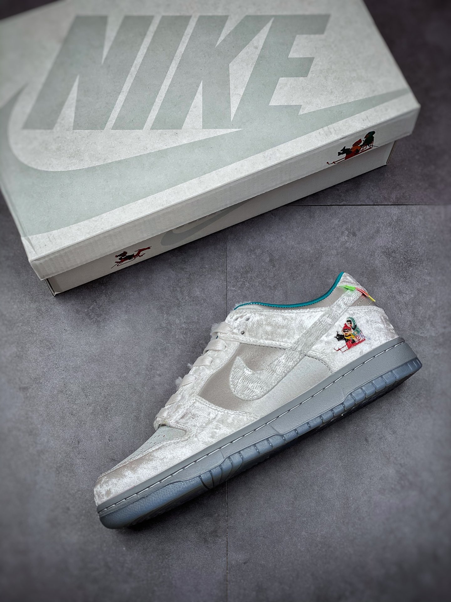 300 Nike Dunk Low Ice 冬季仙境 冰雪节  DO2326-001