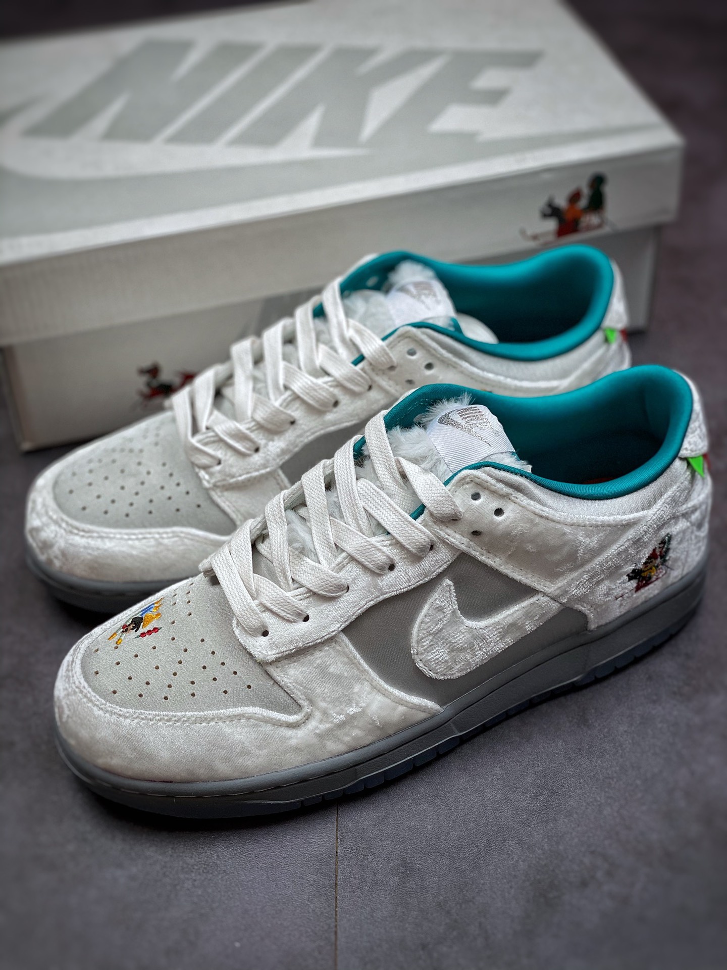 300 Nike Dunk Low Ice 冬季仙境 冰雪节  DO2326-001