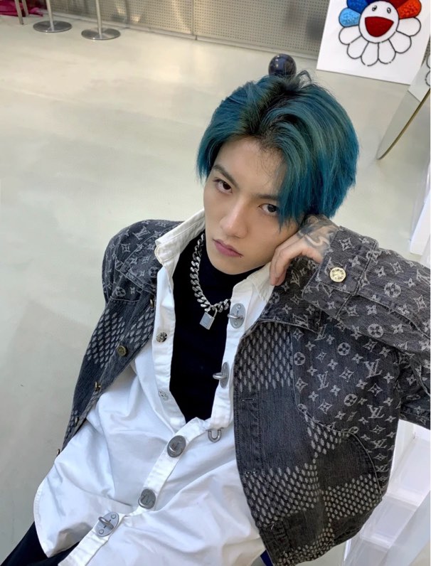 【175】𝗖𝗘𝗟𝗜𝗡𝗘 赛琳 锁头 项链
已被项链牢牢🔒住了🖤这条项链真的太绝了，采用金属材质古巴链，呈现粗犷，现代又中性的风格，时髦单品，日常刷街搭配拍照都🉑️ 
BB们还不冲吗🐎