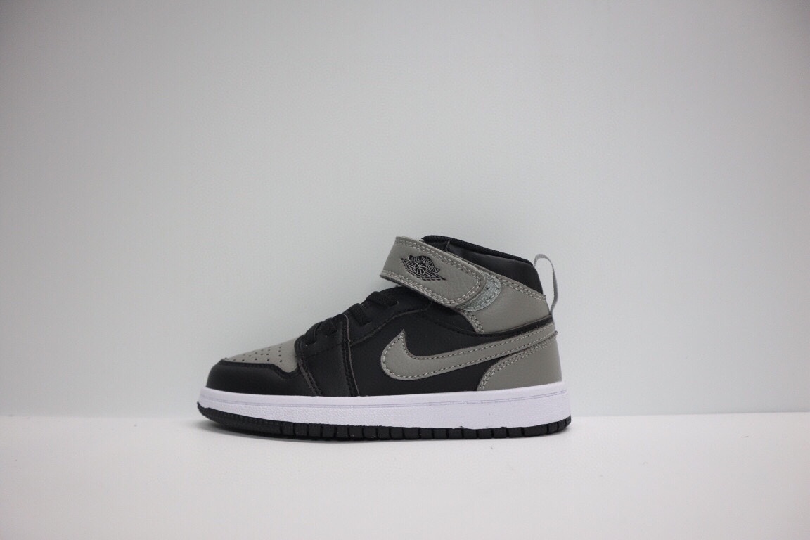 图片[2]-乔一真标头层魔术扣儿童运动鞋 尺码：22-37.5码 经典乔丹系列❤️ 魔术扣➕松紧带设计，穿脱自如✔️ 中帮款式设计，保护稚嫩脚踝👍🏻 上脚超级洋气🌟-选品中心