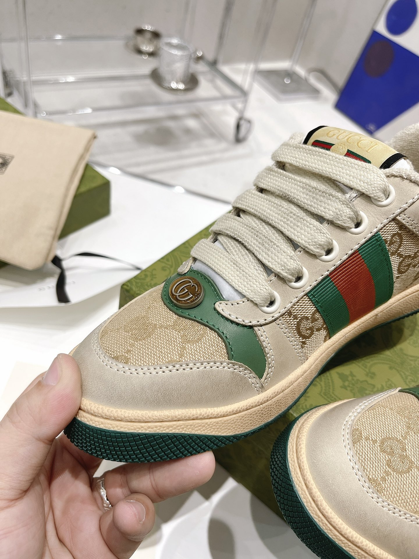 NO:173170,GUCCI Guqi Little Dirty Shoes (Couple Model) The highest version of the full series upgrade Long-term production GG Guqi series old casual Dirty Shoes catwalk model ZP development pure original version... Metal double G crystal cylindrical mark... Gucc original webbing... Upper polished beef matte splicing classic double G fabric (full oil edge) The inner original towel cloth is delicate, softer and more comfortable and breathable, foot pad latex injection molding integrated, private molded steel stamping Outsole double-color original TPU sole (lower layer wide, upper layer narrow) Packaging matching green packaging Women's size 35-40# Men's size 39-44#, casual shoes/sports shoes, gucci, sneakers19860909GUCCI 古奇 小脏鞋（情侣款）  最高版本全系列升级 长期做货 GG古奇系列做旧休闲小脏鞋走秀款 ZP开发纯原版本……金属双G水晶圆柱形标……Gucc原版纹织带……  鞋面擦色牛磨砂拼接经典双G布面料（全油边）  内里原版毛巾布里细腻柔软更舒适透气,垫脚乳胶注塑一体,私模钢印  大底双色原版TPU大底(下层宽,上层窄)  包装配套绿色包装  女码35～40#  男码39～44#,休闲鞋/运动鞋,gucci,sneakers,Women's Shoes