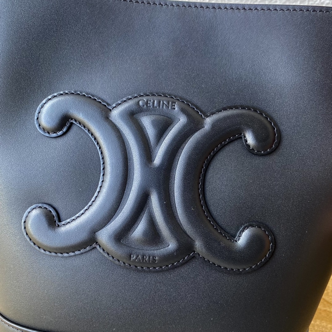 Cブランド 中号CUIR水桶バッグ - 軽量牛皮素材・調節可能な肩帯