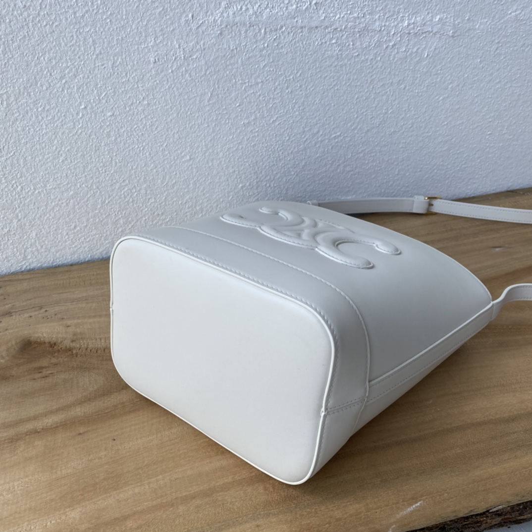 Cブランド新作 CUIR水桶バッグ - 軽量牛皮・調整可能な肩ひも