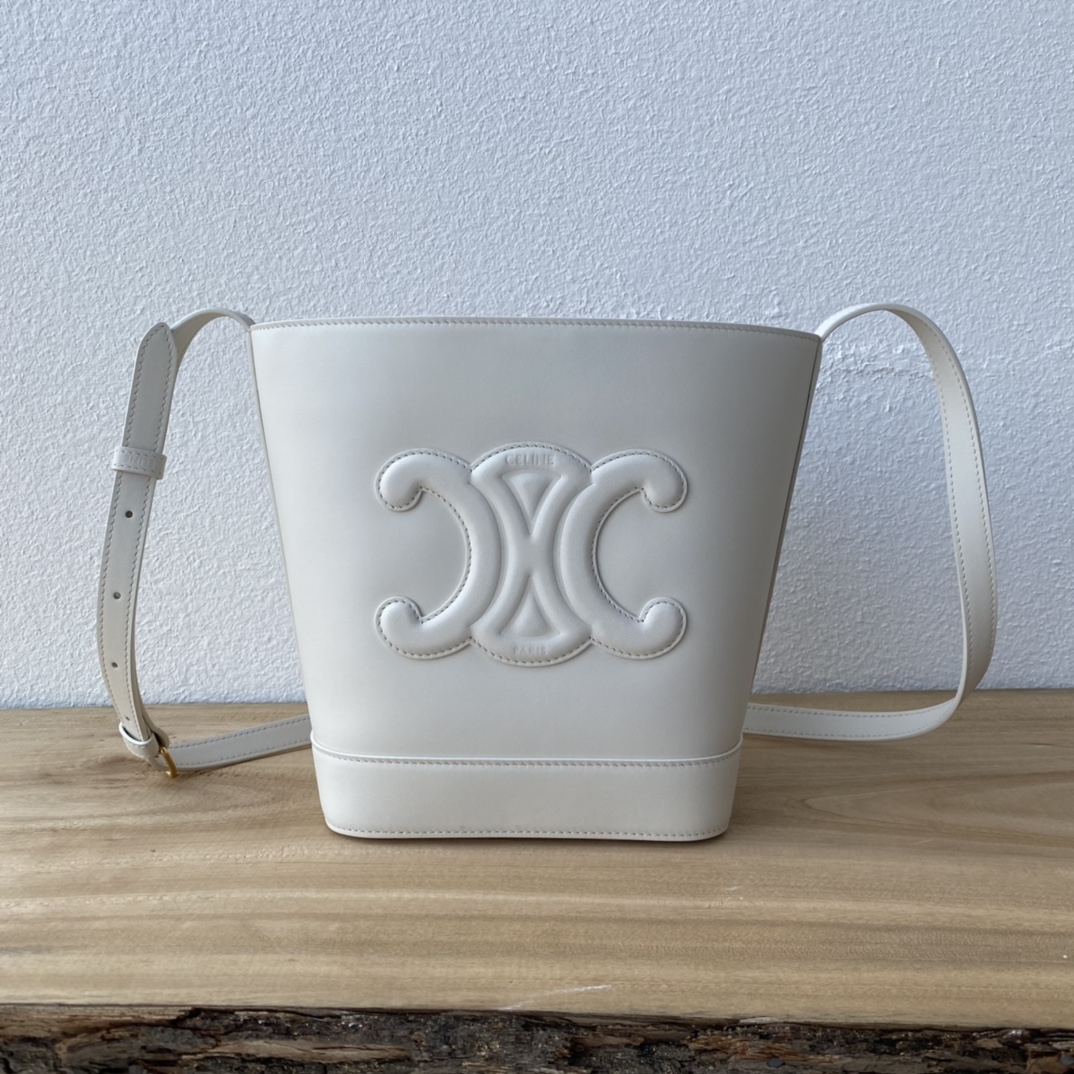 Cブランド新作 CUIR水桶バッグ - 軽量牛皮・調整可能な肩ひも