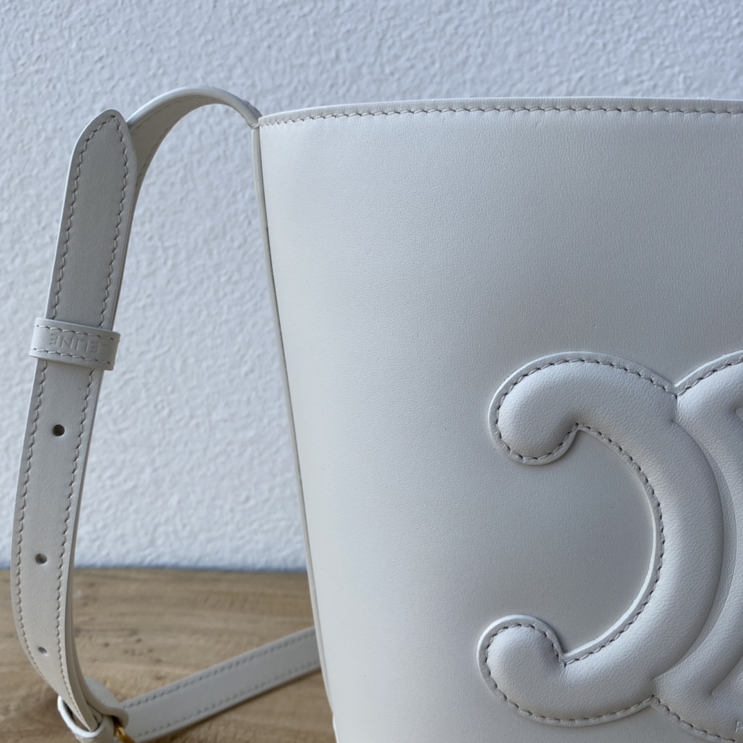 Cブランド新作 CUIR水桶バッグ - 軽量牛皮・調整可能な肩ひも