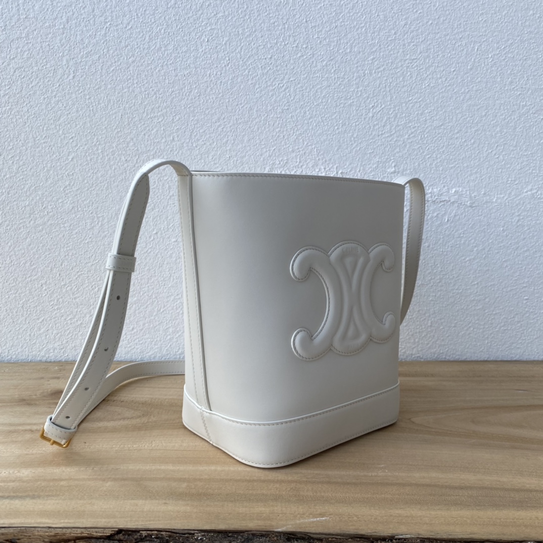 Cブランド新作 CUIR水桶バッグ - 軽量牛皮・調整可能な肩ひも