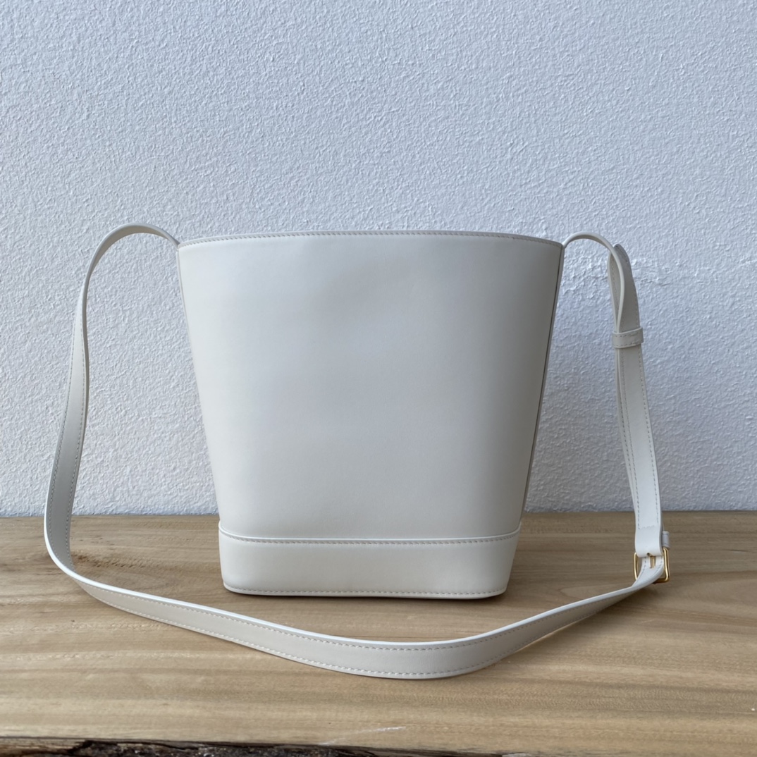 Cブランド新作 CUIR水桶バッグ - 軽量牛皮・調整可能な肩ひも