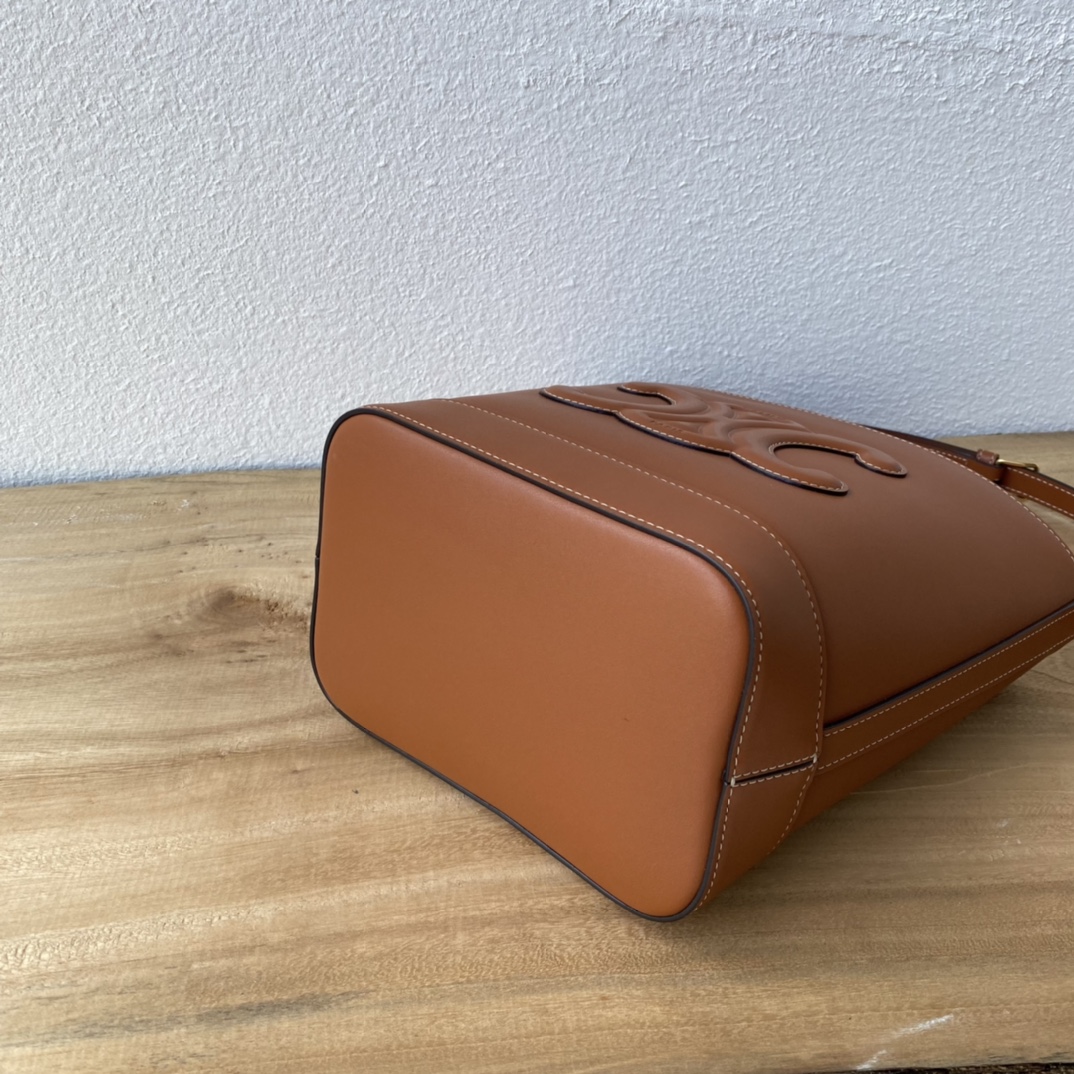 C家新作 CUIR水桶バッグ - 軽量牛皮素材・調節可能な肩 strap