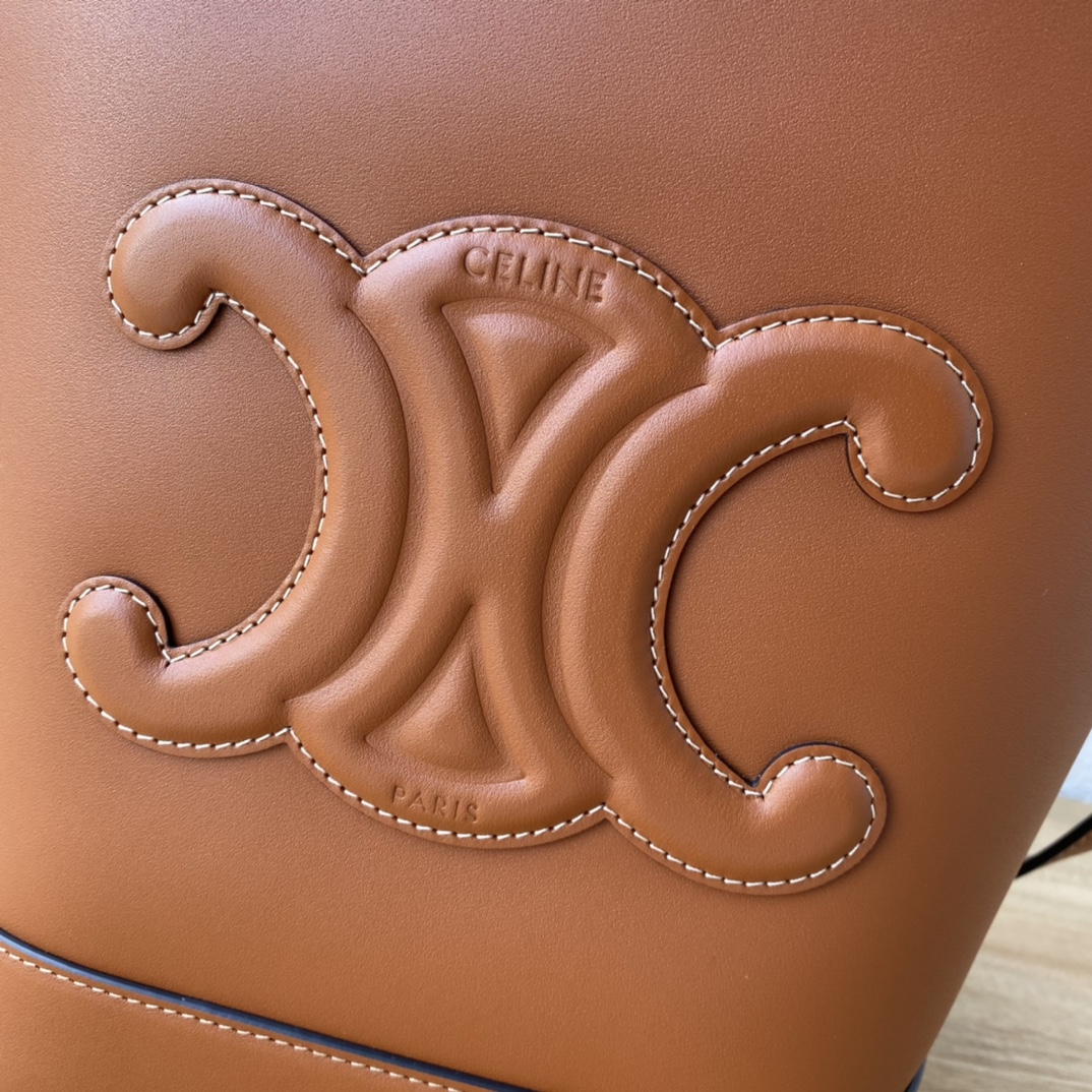 C家新作 CUIR水桶バッグ - 軽量牛皮素材・調節可能な肩 strap