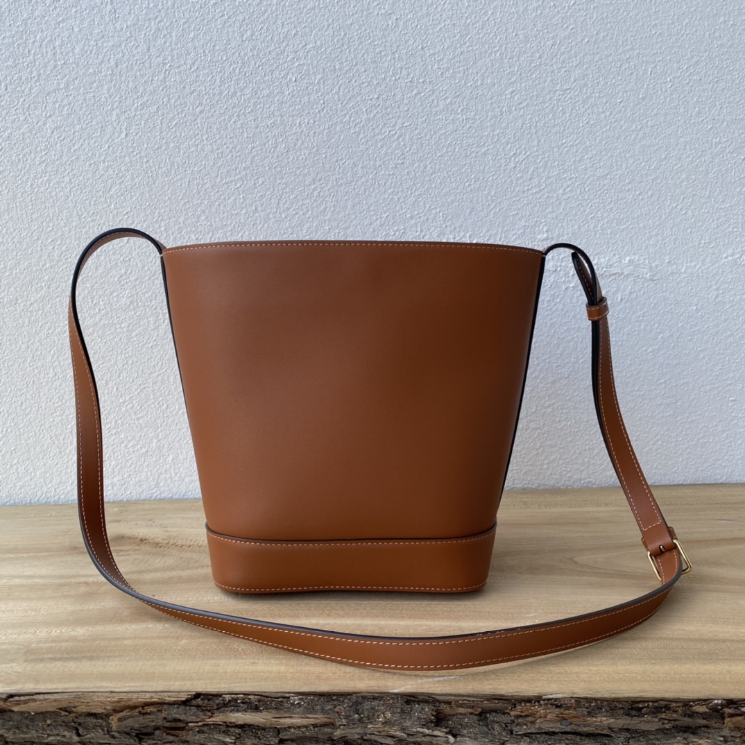 C家新作 CUIR水桶バッグ - 軽量牛皮素材・調節可能な肩 strap