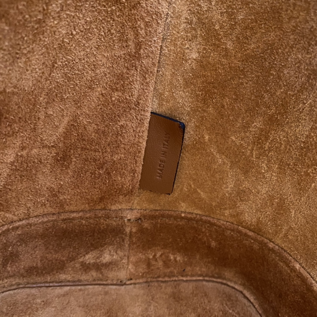 C家新作 CUIR水桶バッグ - 軽量牛皮素材・調節可能な肩 strap