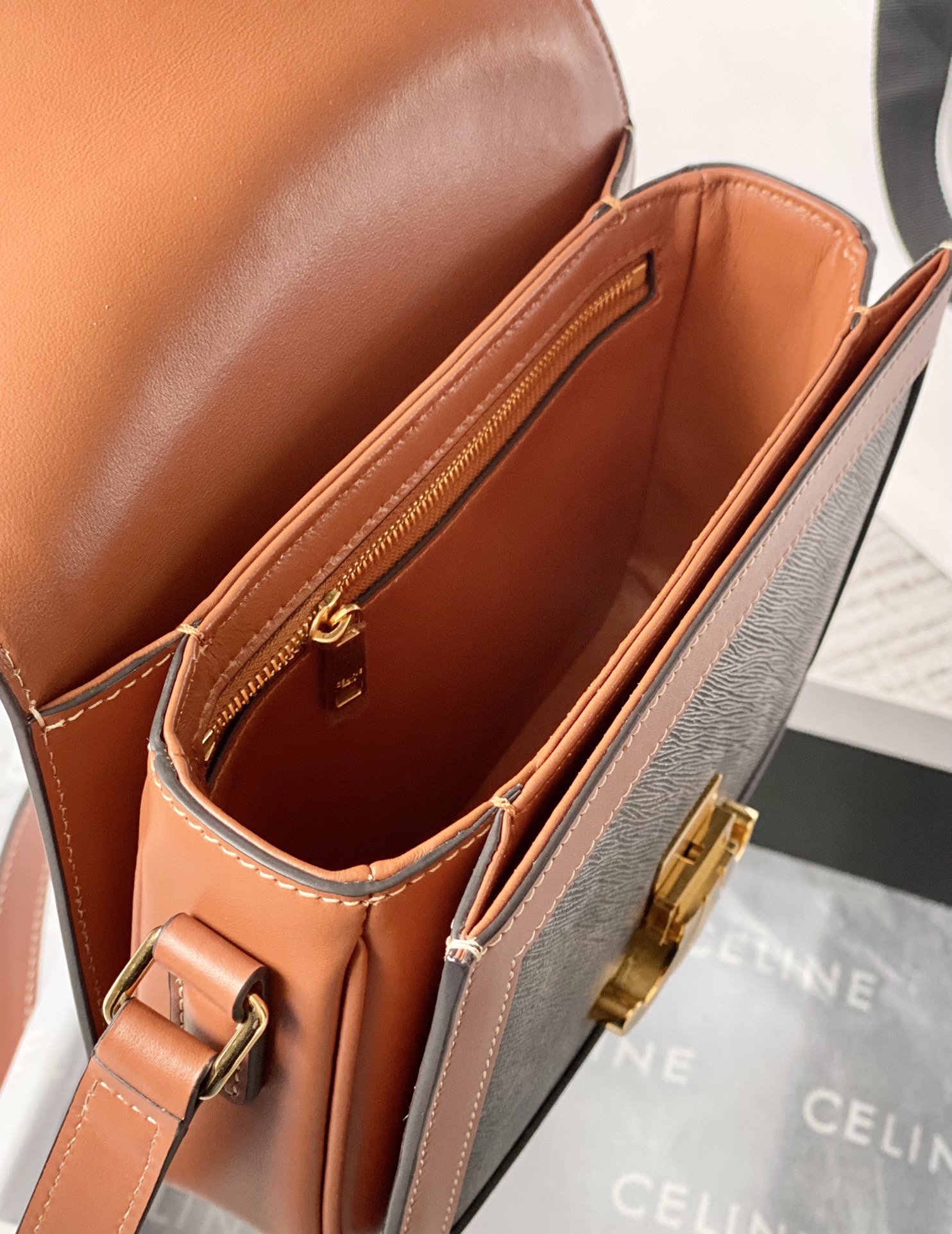 CELINE赛琳凯旋门帆布和小牛皮手袋188882