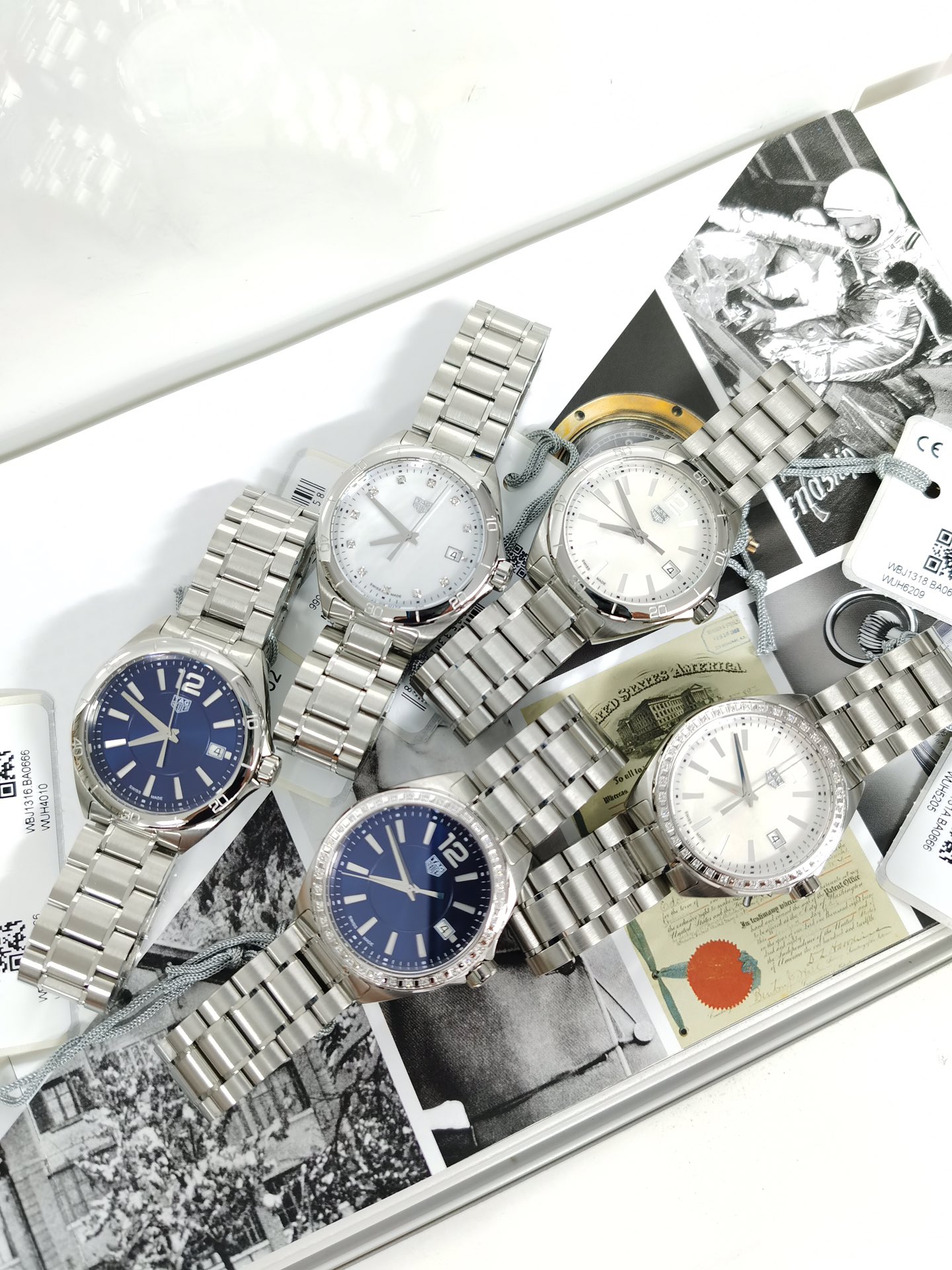 NO:727883,New, original TAG Heuer F1 series quartz women's watch, priced at NT$3.16 at the counter. Stainless steel polished brushed case and strap. The strap has a quick-release function. The diamond-set bezel is inlaid with 36 grade I diamonds with a diameter of 1.30 mm. The blue plate is charming, and the white plate is made of natural fritillary, which is dazzling. The 35MM diameter is suitable for the wrists of most beauties. [Naughty] The whole watch is subject to 10 times magnification for comparison, and the new complete set comes with original packaging!  ,,tag heue19860909新款,原单泰格豪雅F1系列石英女表,专柜售价万316精钢抛光拉丝表壳、表带. 表带带快拆功能.镶钻表圈镶嵌36颗直径1.30毫米I级钻石 蓝盘魅力四射,白盘选用天然贝母制作、光彩夺目, 35MM直径适合多数美女的手腕[调皮]整表接受10倍放大对比,全新全套配原厂包装！,,tag heue,Watch