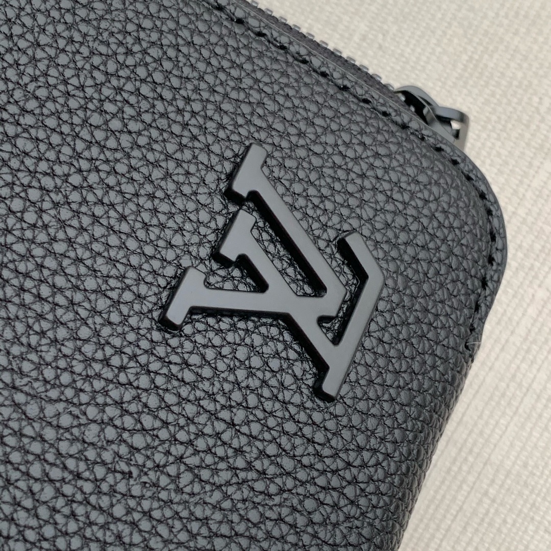 Louis Vuitton LV Alpha Wearable 斜挎包 M59161