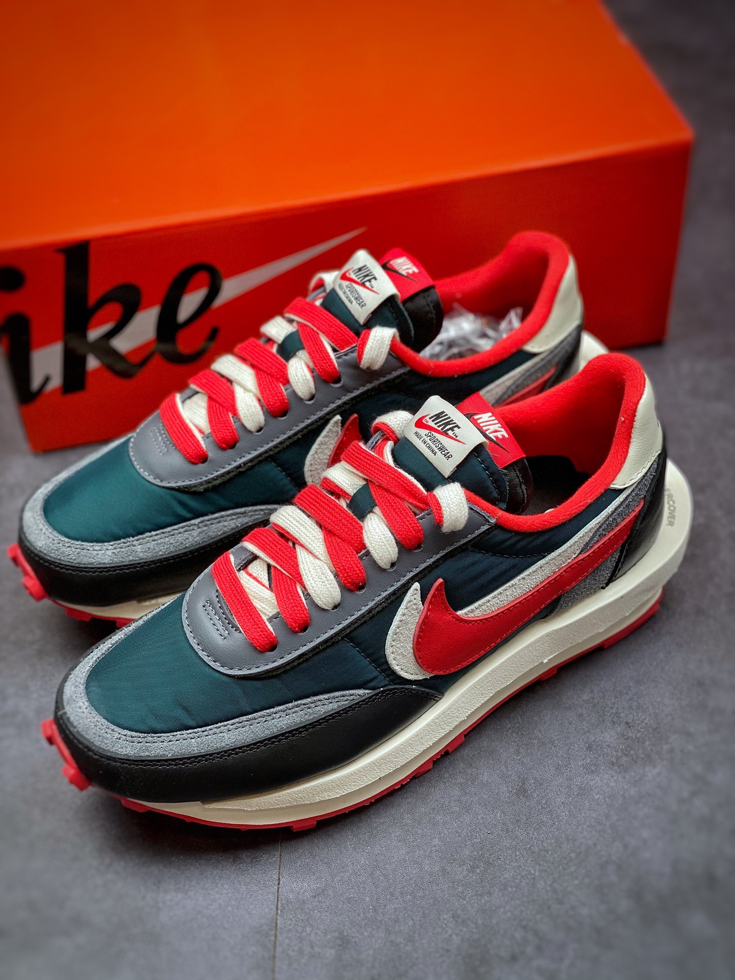 300 Sacai x NIKE LVD Waffle x Undercover 联名解构走秀款 DJ4877-300