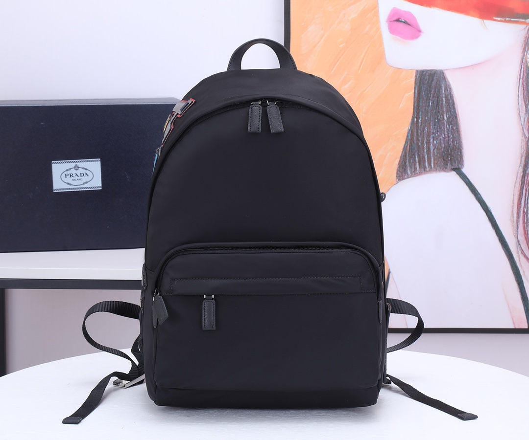 Prada 新款双肩背包 2VZ068彩色字母 采用进口降落伞布料＋独特拼色字母 五金