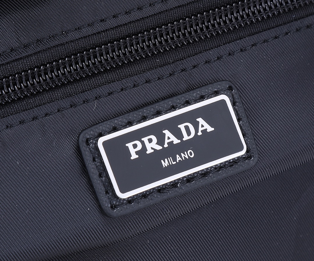 Prada 新款双肩背包 2VZ068彩色字母 采用进口降落伞布料＋独特拼色字母 五金