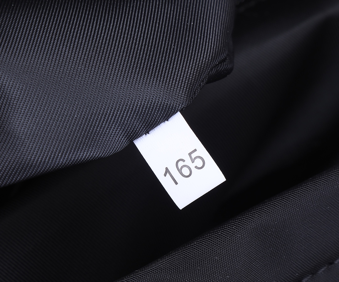 Prada 新款双肩背包 2VZ068彩色字母 采用进口降落伞布料＋独特拼色字母 五金