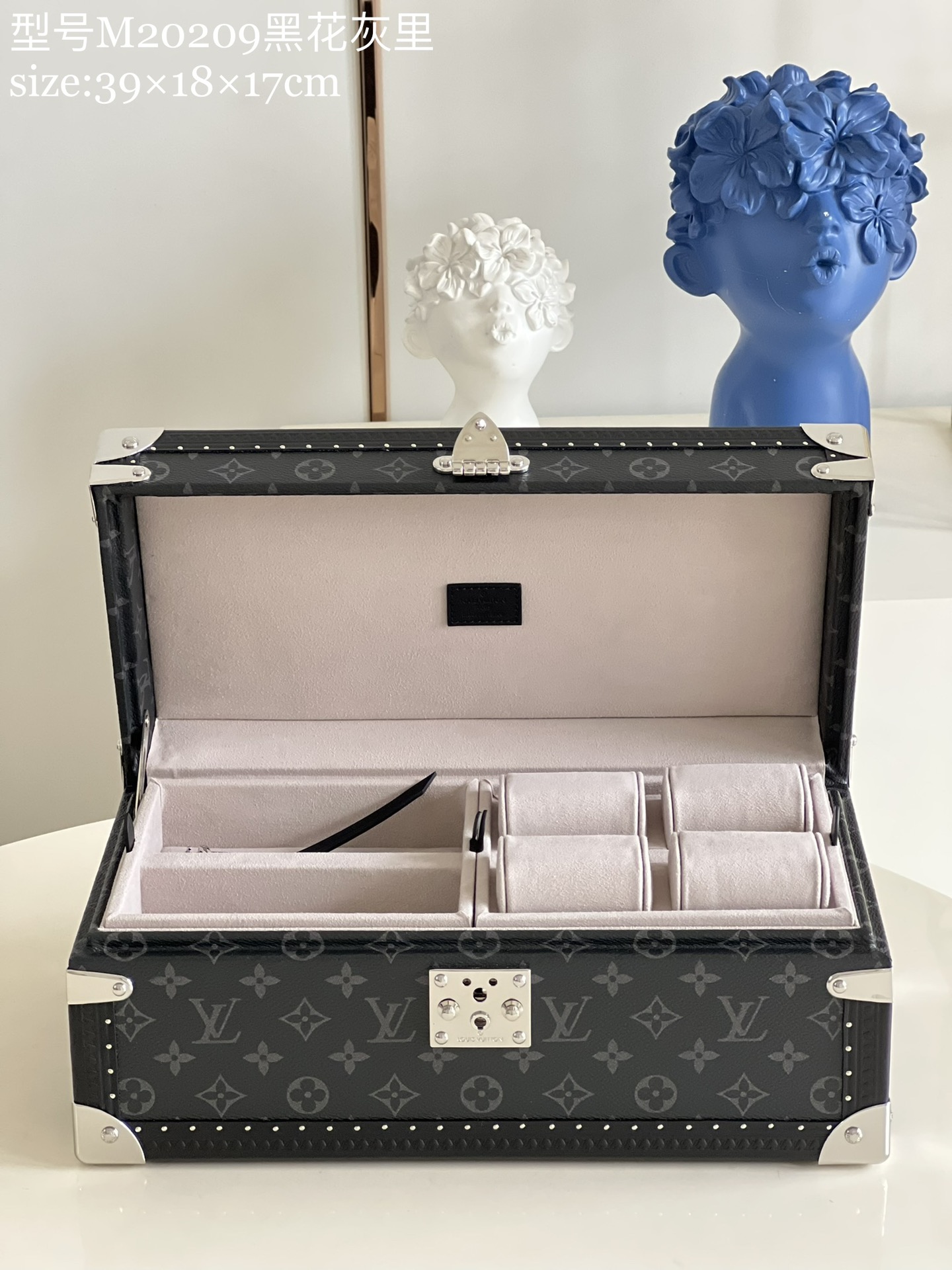 NO:270069,[Black Flower and Gray Multi-function Storage Box] MCoffret Accessoires hard box uses Monogram canvas to continue the design essence of the classic Coffret 8 Montres hard box, making watches, cufflinks and other Louis Vuitton accessories easy to accompany. The storage compartment can store sunglasses, cufflinks, watches and other accessories Detailed features 39x 18 x 17 cm, off white, louis vuitton19860909【黑花灰里 多功能收纳盒】MCoffret Accessoires 硬箱以 Monogram 帆布延续经典 Coffret 8 Montres 硬箱的设计精髓,令腕表、袖扣等路易威登配饰轻松随行.可储物隔层可收纳太阳眼镜、袖扣、腕表等配饰 详细特征39x 18 x 17厘米,,off white,louis vuitton,luggage