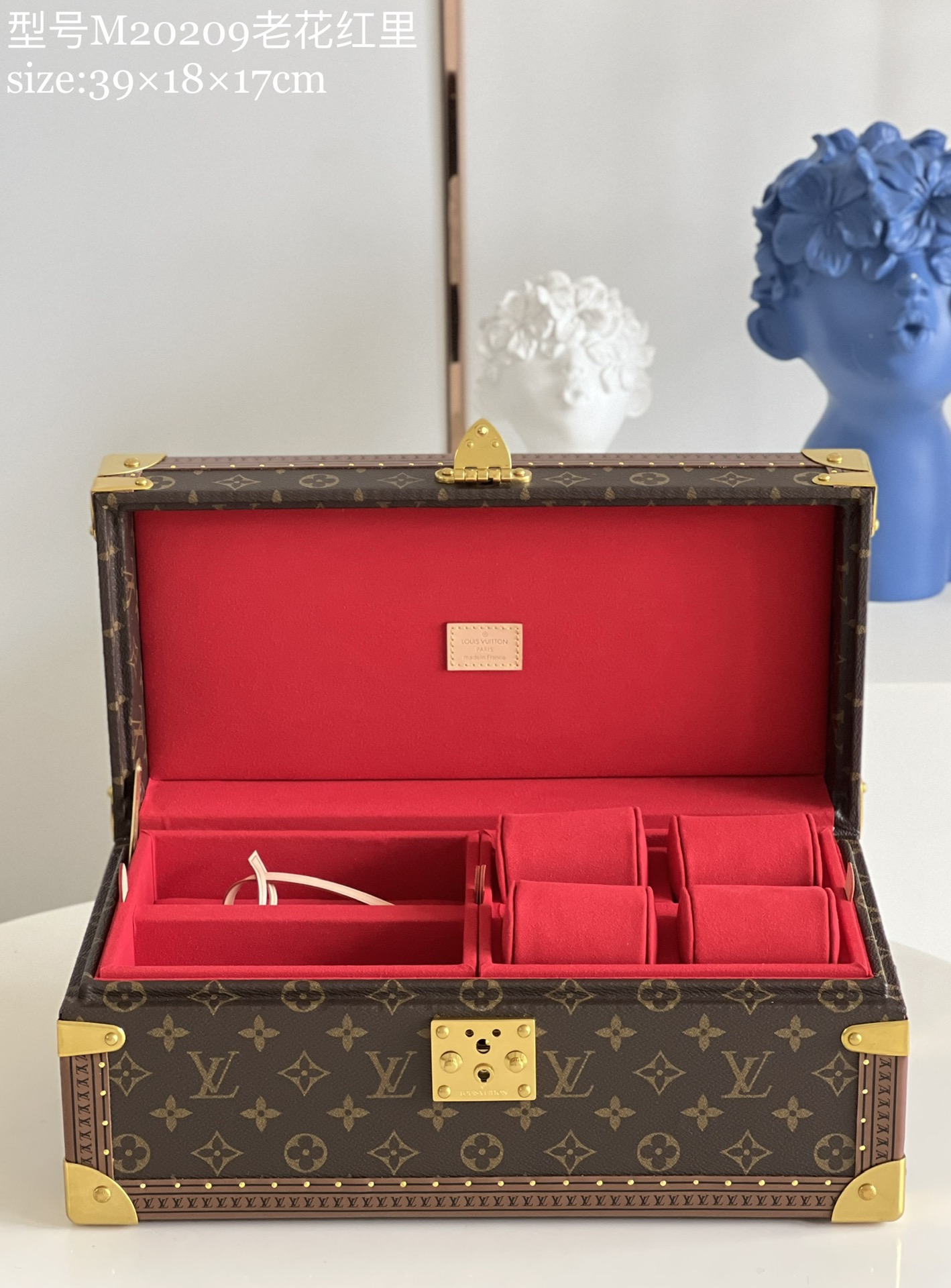 NO:270066,[Old Flower Red Li Multi-function Storage Box] MCoffret Accessoires hard box uses Monogram canvas to continue the design essence of the classic Coffret 8 Montres hard box, making watches, cufflinks and other Louis Vuitton accessories easy to accompany. The storage compartment can store sunglasses, cufflinks, watches and other accessories Detailed features 39x 18 x 17 cm, off white, louis vuitton19860909【老花红里 多功能收纳盒】MCoffret Accessoires 硬箱以 Monogram 帆布延续经典 Coffret 8 Montres 硬箱的设计精髓,令腕表、袖扣等路易威登配饰轻松随行.可储物隔层可收纳太阳眼镜、袖扣、腕表等配饰 详细特征39x 18 x 17厘米,,off white,louis vuitton,luggage
