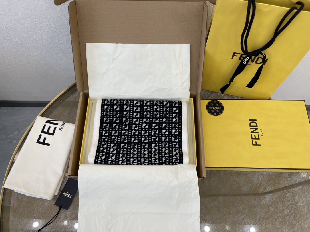 FENDI芬迪FF微型图案新款针织羊毛围巾