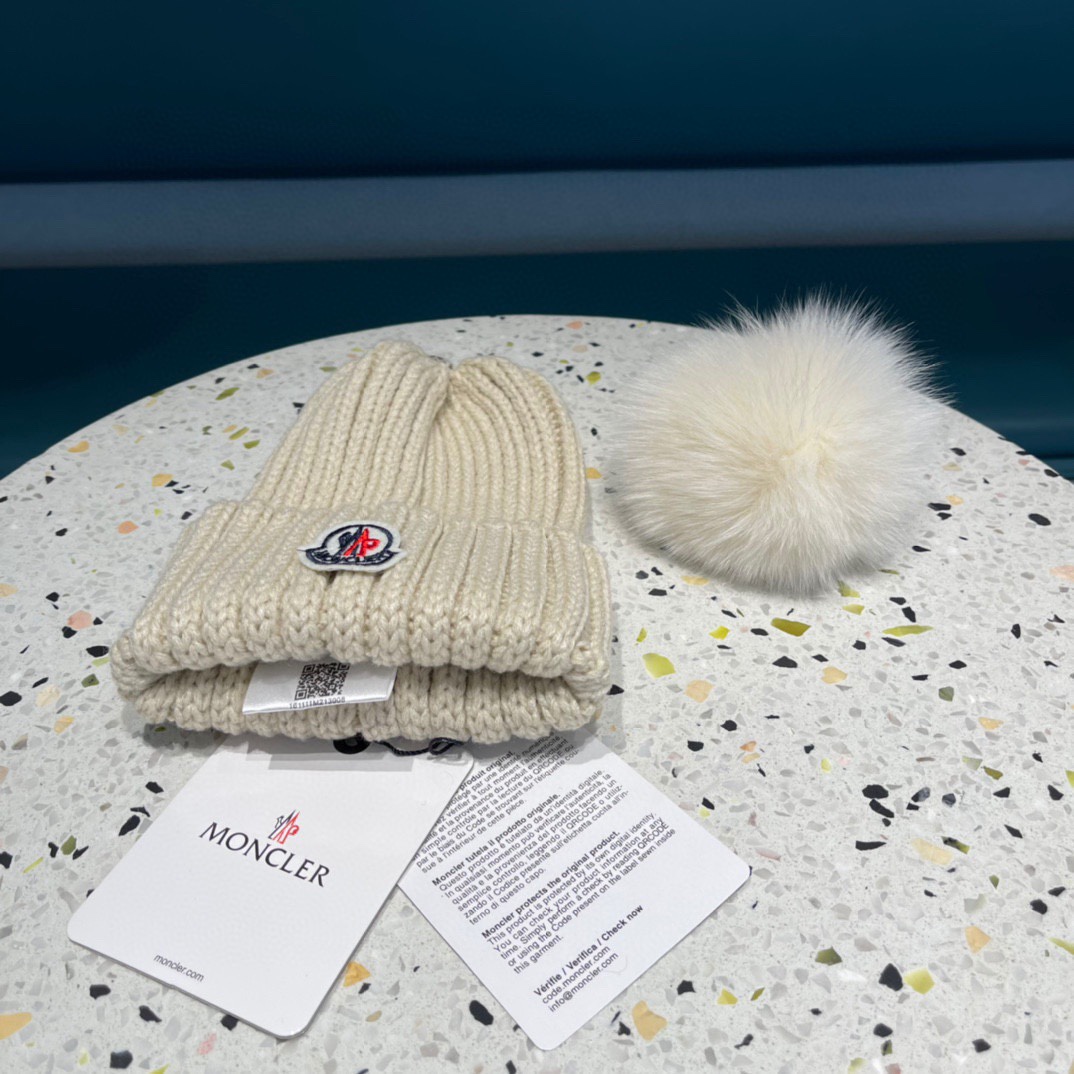 MONCLER蒙口🎩百分百羊毛针织毛线帽，狐狸毛球可拆卸，可隨意搭配，好品质高端大气，超柔软！超火爆💖质