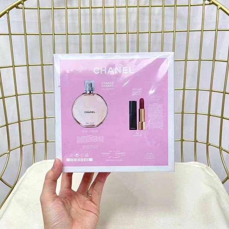 Chanel Chance Eau Tendre Perfume & Lipstick Gift Set - Pink, 50ml & 58# 3 i1640785536 2630 1