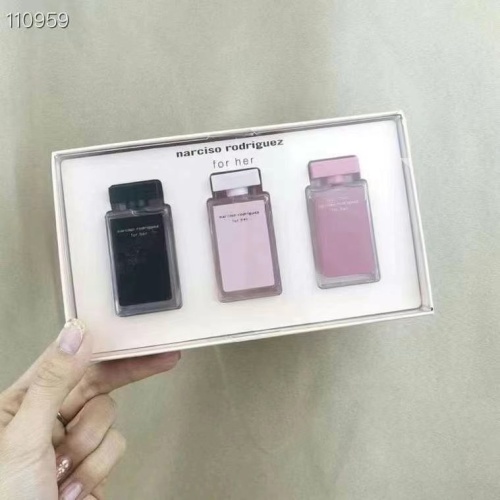 Narciso Rodriguez For Her Miniature Perfume Set - 7.5ml x 3 1 Narciso Rodriguez For Her Miniature Perfume Set - 7.5ml x 3