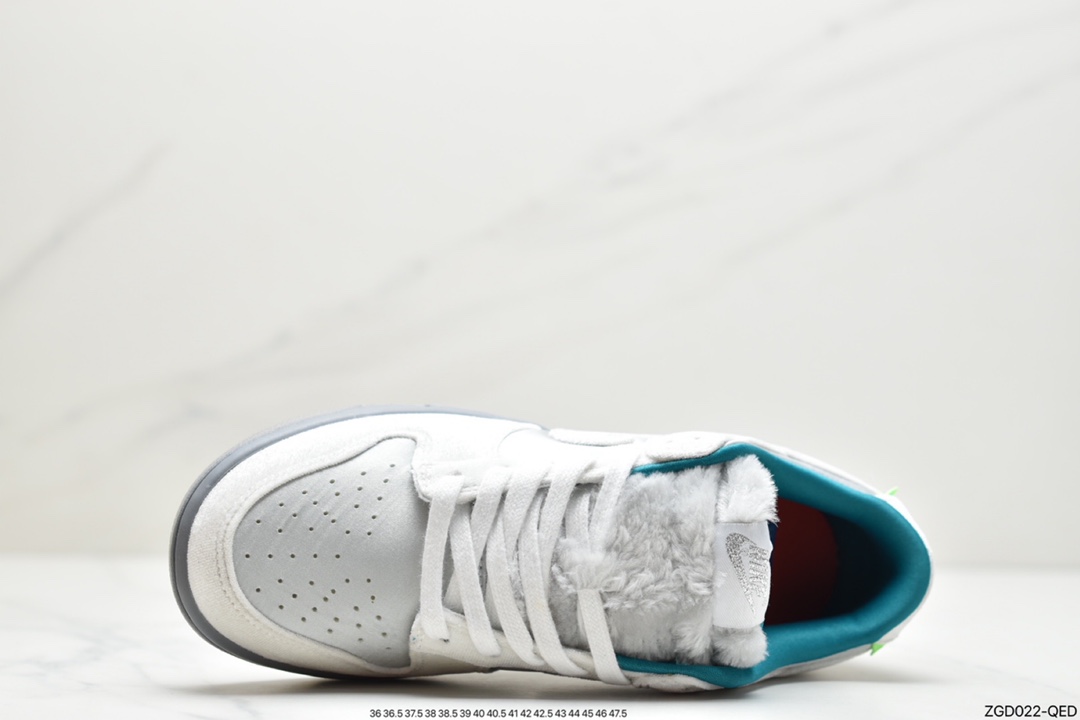 Nike DuNIKE Low Ice Winter Wonderland Snow Festival DO2326-001