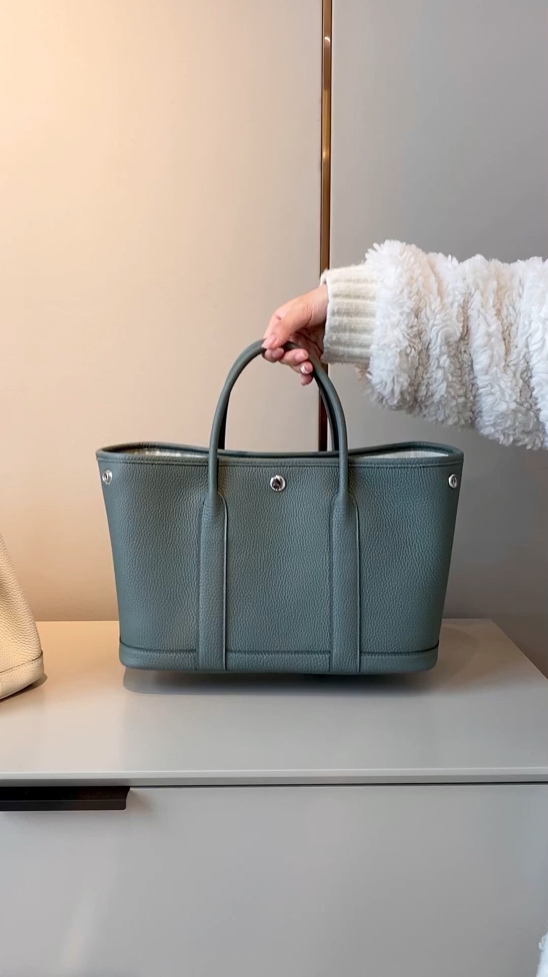 Garden Party Tote Bag: Spacious, Lightweight, and Stylish Versatile Handbag