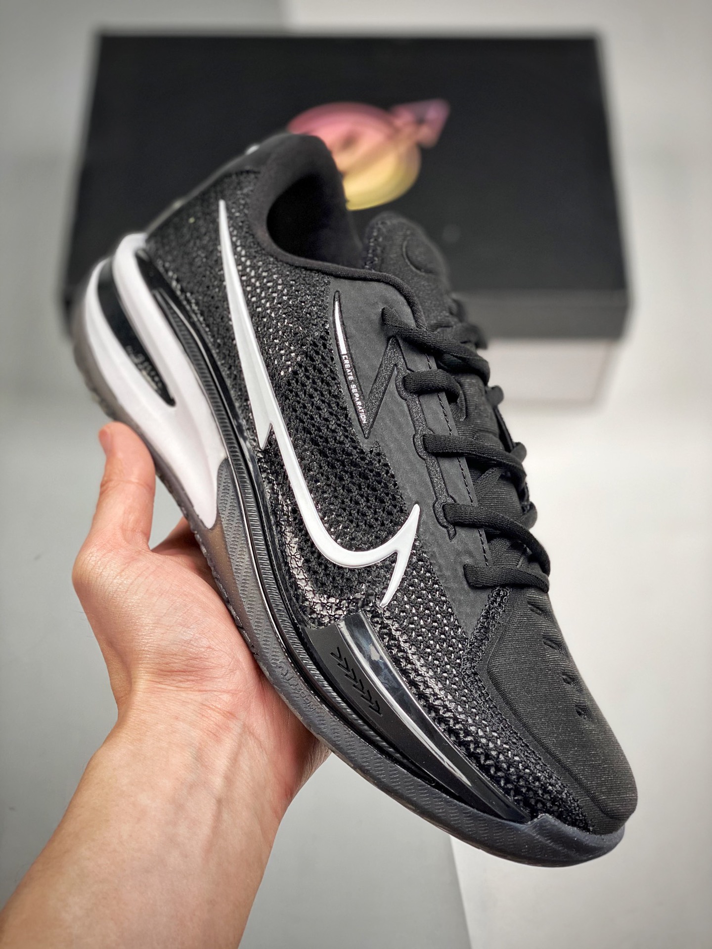 Versión de estreno inicial, soporta combate ligero. NIKE AIR ZOOM G.T.CUT EP blanco y negro. Exclusivo y original. Bord…